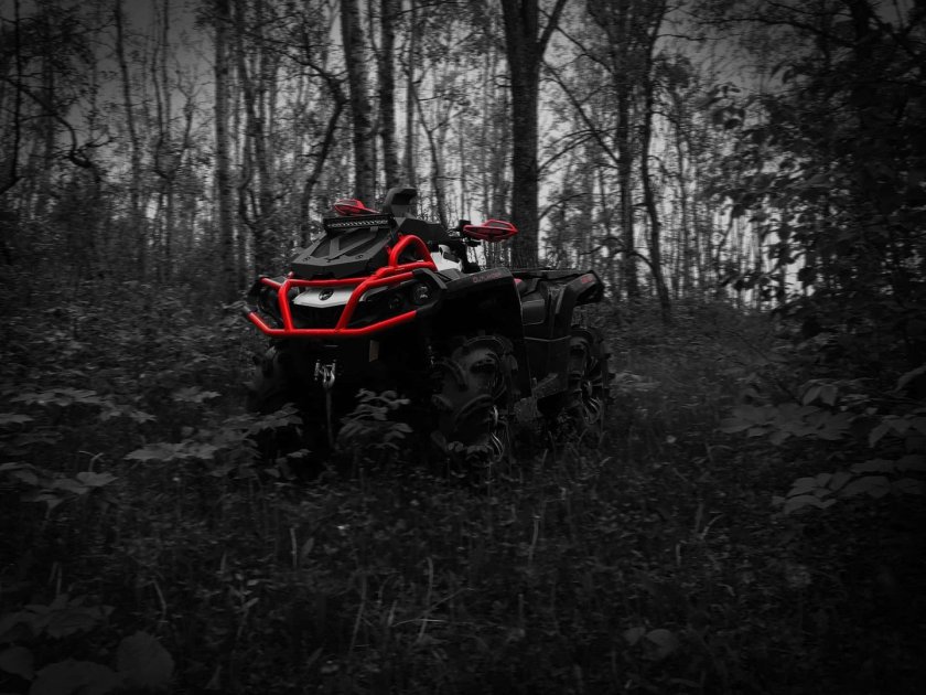 BRP Outlander Black Red