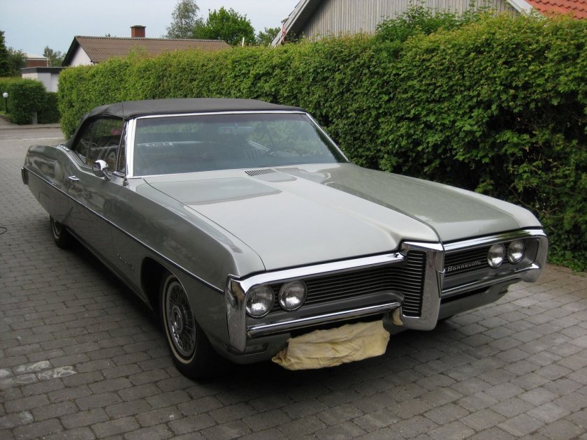 Автомобиль Pontiac Bonneville
