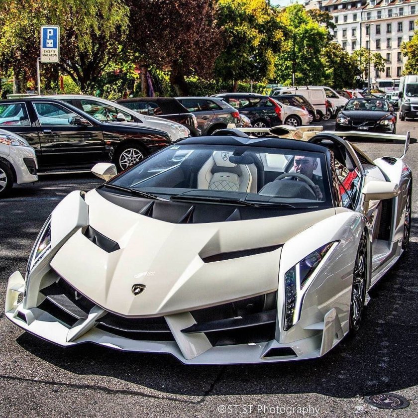 Lamborghini Veneno Roadster