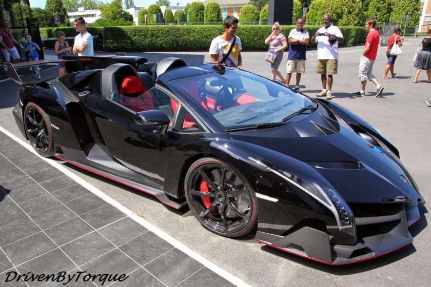 Lamborghini Veneno Roadster чёрный