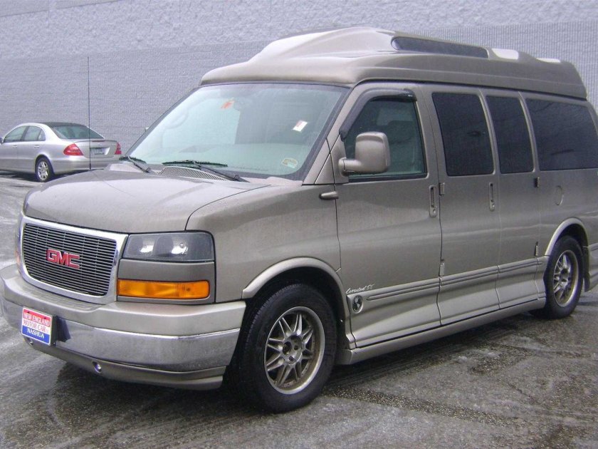 GMC Savana Explorer