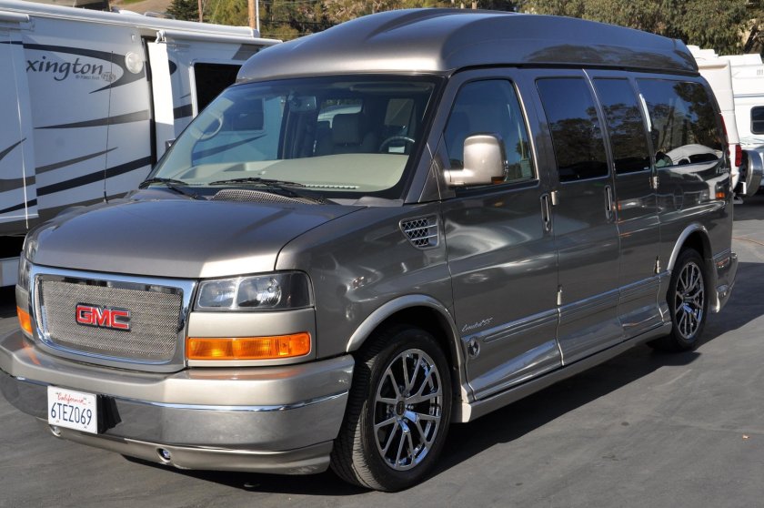 Американский микроавтобус GMC Savana