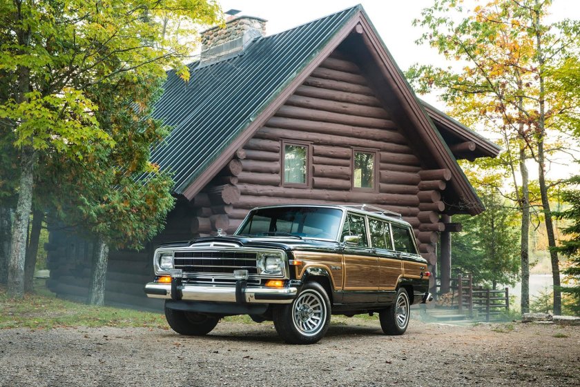Машина Grand Wagoneer